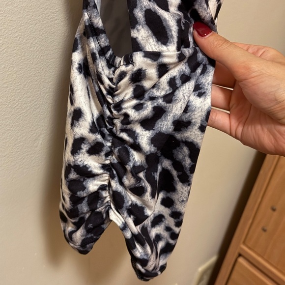 Leopard Print Sleeveless Top - Picture 2 of 3